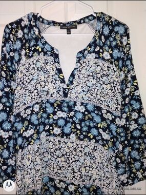 Lane Bryant Navy Floral Split-Neck Blouse PTP 28" LENGTH 51"